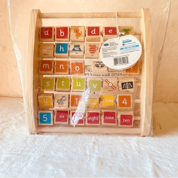 New Alphabet Teaching Frame - Learning To Read Aide For Kids Ages 2+ - Picture 3 of 9
